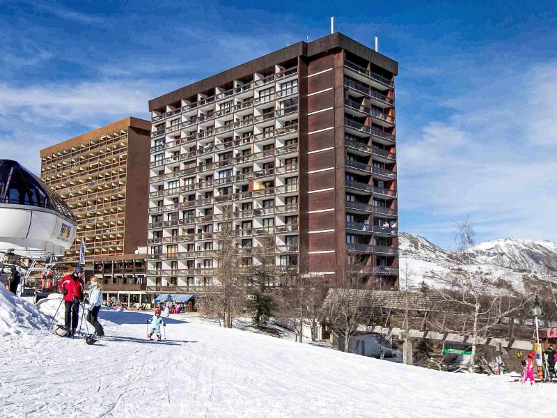 Immeuble Baïkonour au pied des pistes du Corbier avec les remontées mécaniques